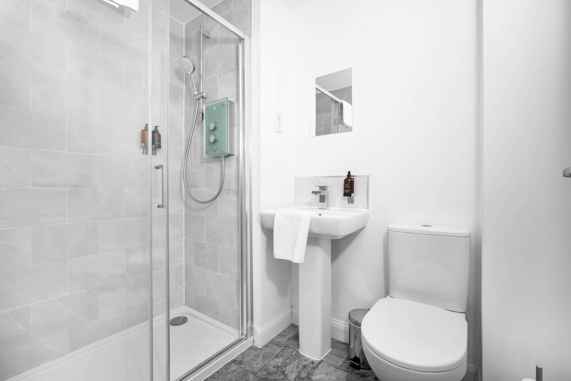 Luxury City Centre 5 Bed House With En-Suite, Bbq, On-Site Parking By Azura Nights Birmingham Exteriör bild