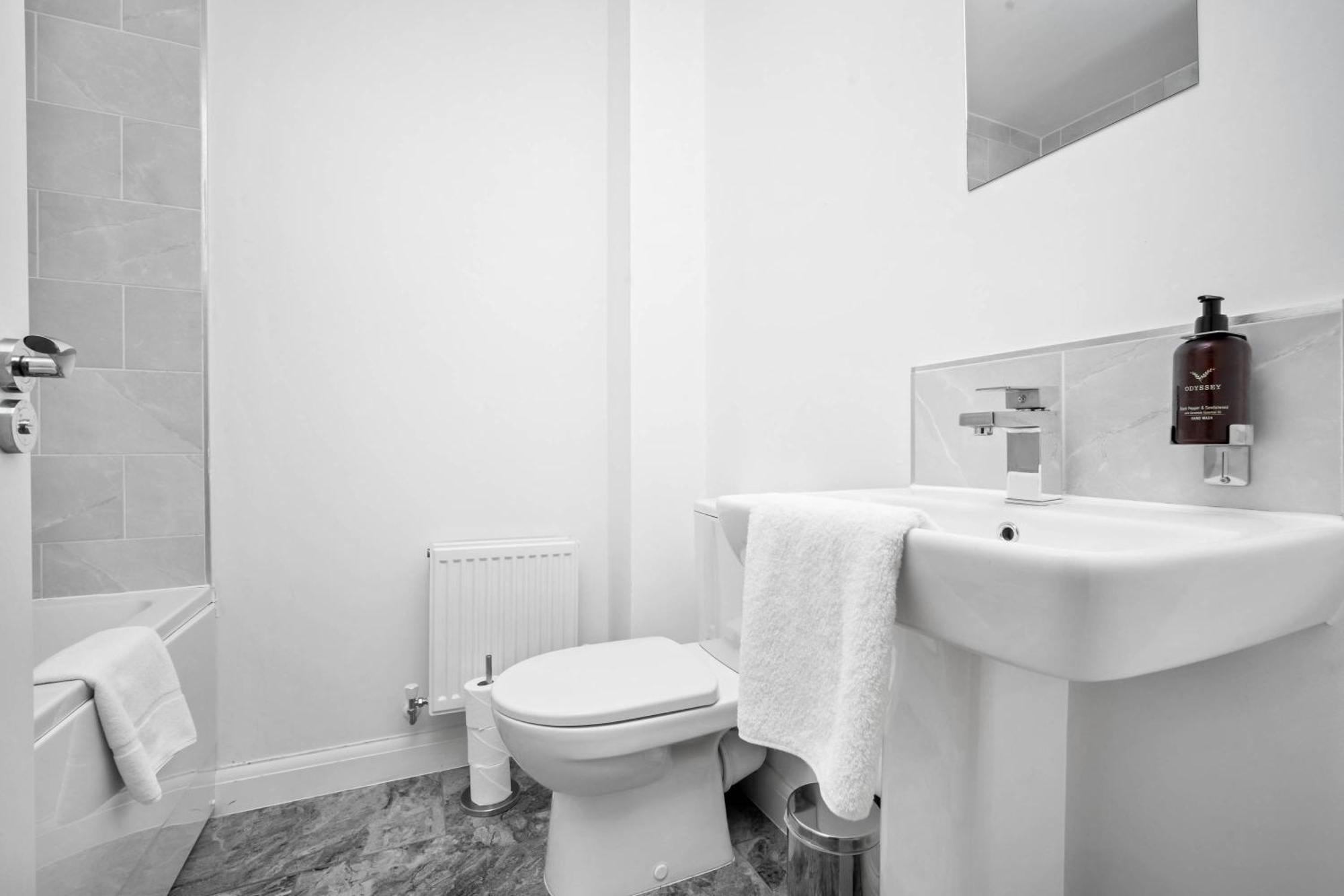 Luxury City Centre 5 Bed House With En-Suite, Bbq, On-Site Parking By Azura Nights Birmingham Exteriör bild